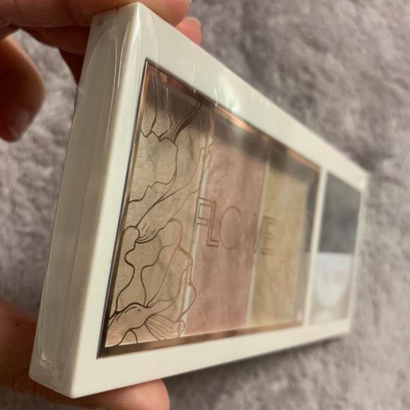 New! Flower Beauty Shimmer & Strobe Highlighting Palette - Picture 3 of 4